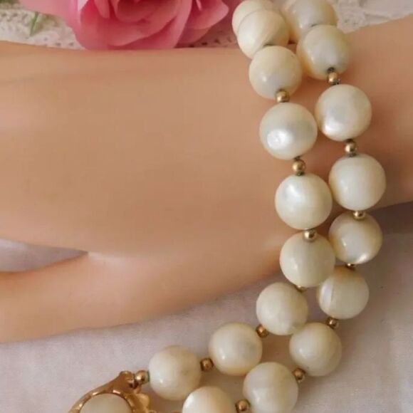 Napier Mother of Pearl Beaded Double Strand Vintage Bracelet - Picture 3 of 6